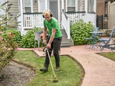 Seasonal Lawn Care: Year-Round Maintenance Guide